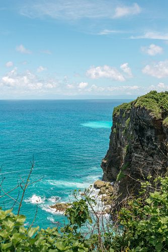 Türkisblauer Ozean am Uluwatu Tempe