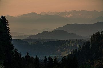 Zonsopkomst Karawanken achter Wörthersee