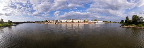 Panorama vanaf de IJssel met aangezicht Zutphen