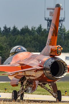KLu F-16 Solo Display Team 2013 with the Orange Lion. by Jaap van den Berg