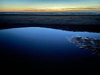 Strand wanneer de avond valt