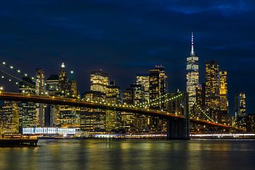 New York City Manhattan night skyline van Peter Vruggink