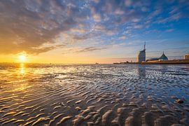 Sonnenuntergang über der Weser in Bremerhaven, Deutschland