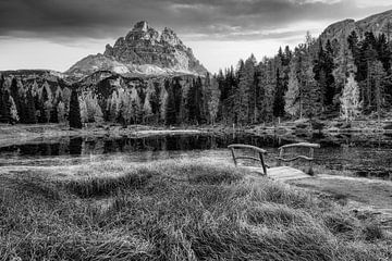 Lake Antorno in the Dolomites near the Three Peaks. Black and white bi by Manfred Voss, Schwarz-weiss Fotografie