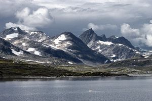 mountain tops by Sebastian Stef