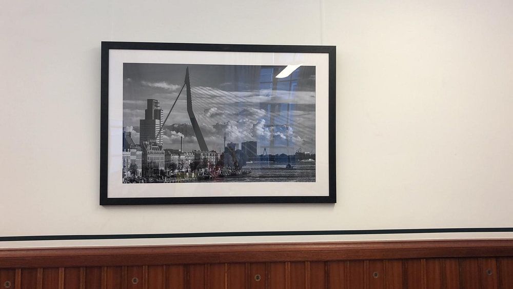 Erasmusbrug &amp; Noordereiland in Rotterdam | Zwart-Wit van Mark De Rooij