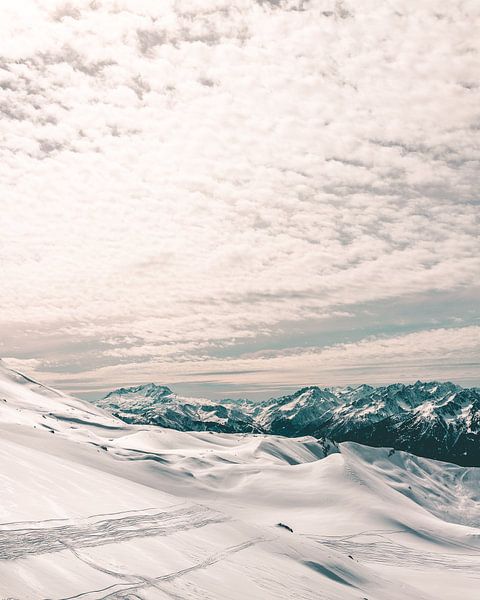 Winters uitzicht over de Franse Alpen rondom Saint Francois Longchamp van Mick van Hesteren