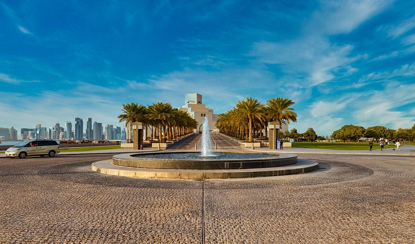 Musée d'art islamique Doha, Qatar vue extérieure à la lumière du jour par Mohamed Abdelrazek