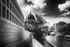 Berliner Dom schwarz weiß