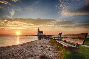 Marken-Leuchtturm bei Sonnenaufgang