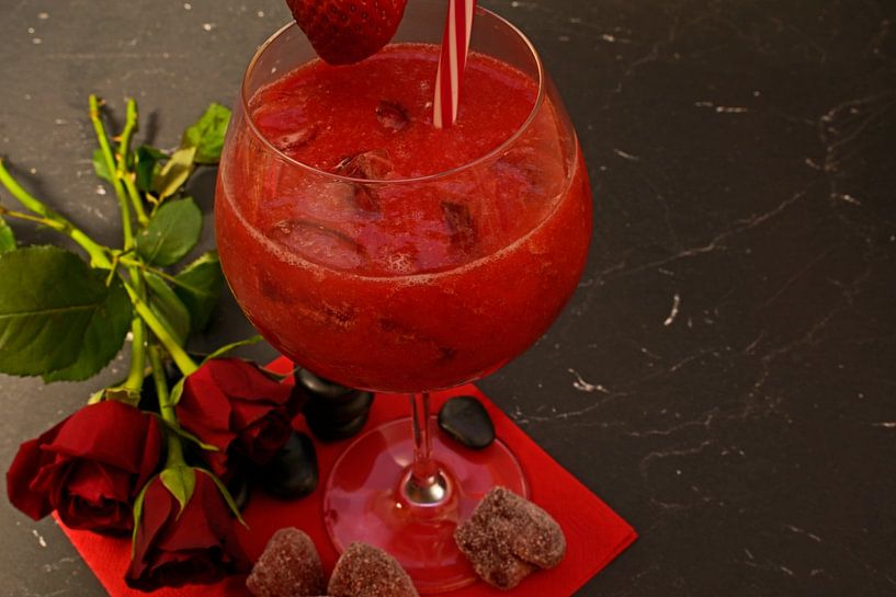 gefrorene Erdbeeren im Crush mit Gin. von Babetts Bildergalerie