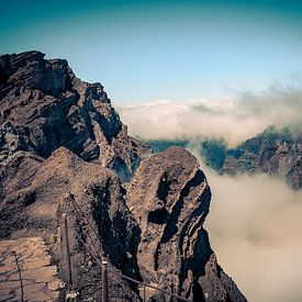 Les hautes montagnes de l'île de Madère appelées pico arieiro, le sommet est à 1818 mètres au-dessus sur ChrisWillemsen