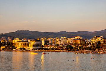 Nazomerdagen op de Turkse Rivièra aan de poorten van de stad Alanya van Oliver Hlavaty