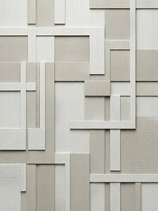 Modernes, minimalistisches Relief mit geschichteten Strukturen in Leinenoptik