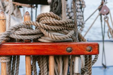 ship ropes Kampen. by Janny Beimers