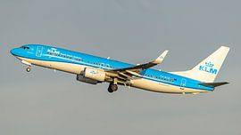 Start eines Passagierflugzeugs vom Typ KLM Boeing 737-800. von Jaap van den Berg
