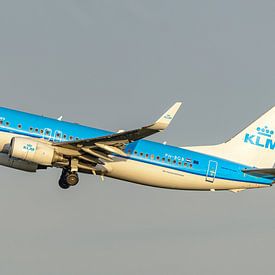 Start eines Passagierflugzeugs vom Typ KLM Boeing 737-800. von Jaap van den Berg