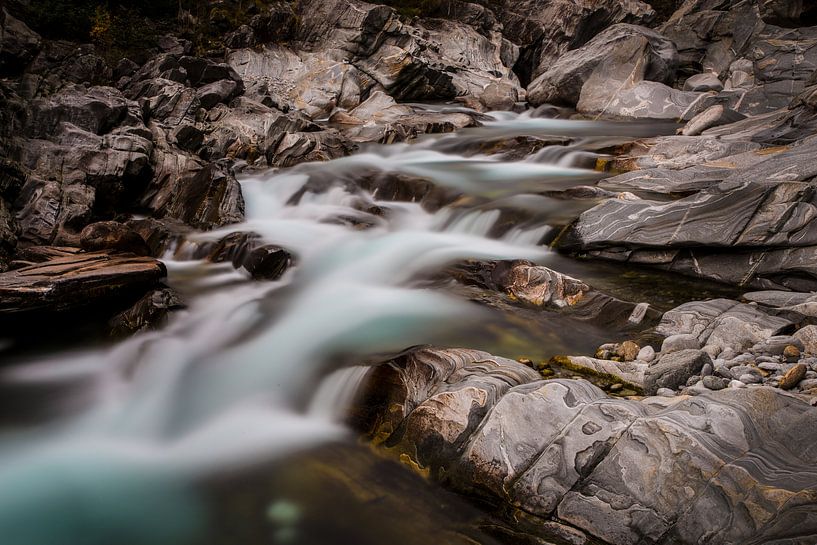 Flusslandschaft im Verzasca Tal von Winne Köhn