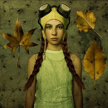 Vintage Beauty Bathing cap Golden Autumn Leaf by Yvonne Zeldenthuis