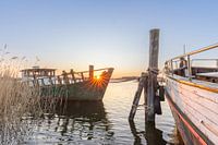 Vissersboot in de zonsondergang op het eiland Usedom