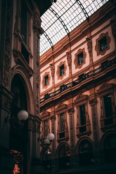 Milan by Hello Pompoyo