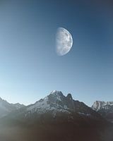 Maan boven Mont Blanc