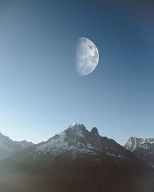 Moon over Mont Blanc by Sèfie Bekkers