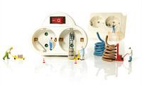 miniatuurtjes bezig met werk aan elektriciteit van ChrisWillemsen thumbnail