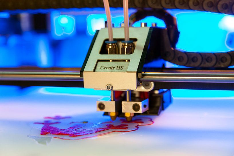 Chef de l'imprimante 3D Leapfrog occupé à imprimer un objet en trois dimensions par Evert Jan Luchies