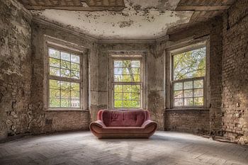 The red sofa