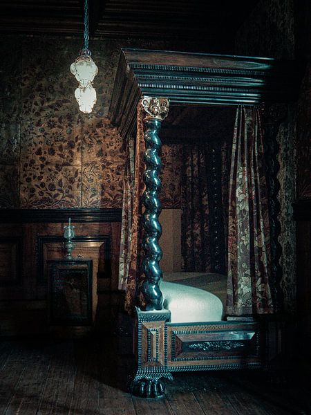 Mysterious bedroom by Miranda Koenders