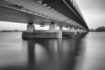 Moerdijk roadbridge over Hollands Deep von Jan van der Vlies