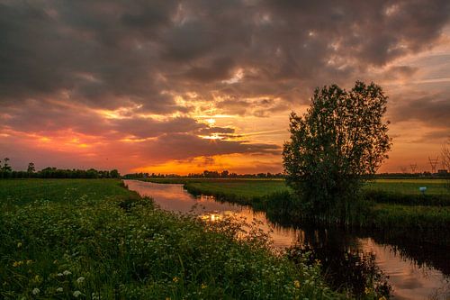 Zonsondergang boven kanaal