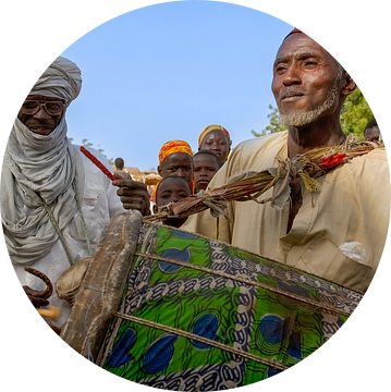 muzikanten langs de straat in Niger van Hans Hut