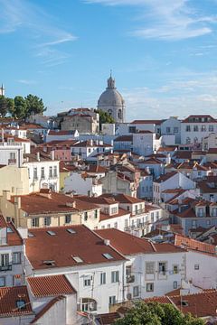 Pastel kleuren in Alfama, Lissabon, Portugal. - zomer reisfotografie