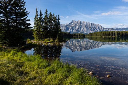 Two Jack Lake in Canada in de Rocky Mountains
