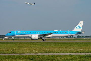 KLM Cityhopper Embraer E195-E2. van Jaap van den Berg