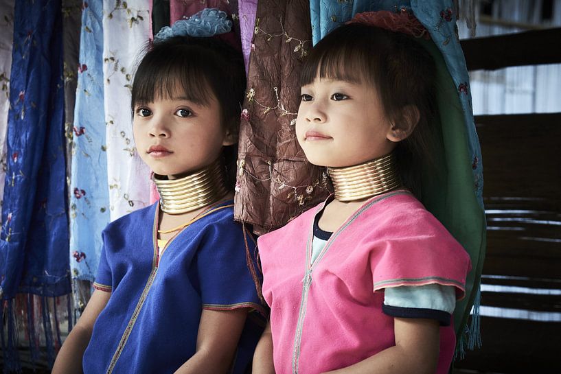 2 langnek meisjes in Myanmar van Karel Ham