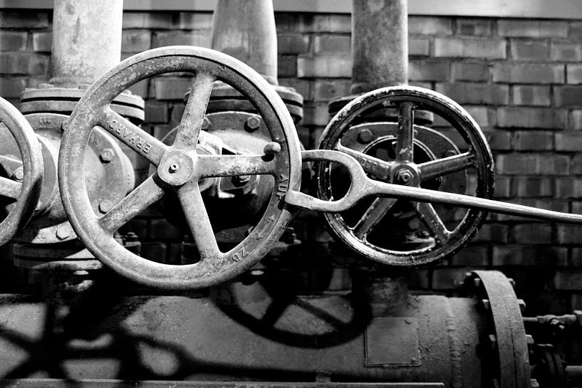 Steam engine valves by Rüdiger Rohmann