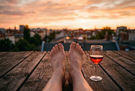 Ruhe bei Sonnenuntergang mit einem Glas Wein von Markus Gann