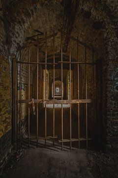 An abandoned urbex prison in color sur Steven Dijkshoorn