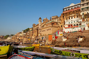 Die Ghats von Varanasi am Ganges