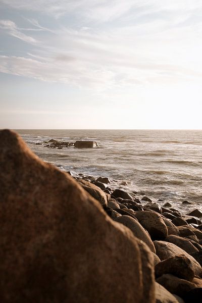 Steenachtig strand in Denemarken van David Heyer
