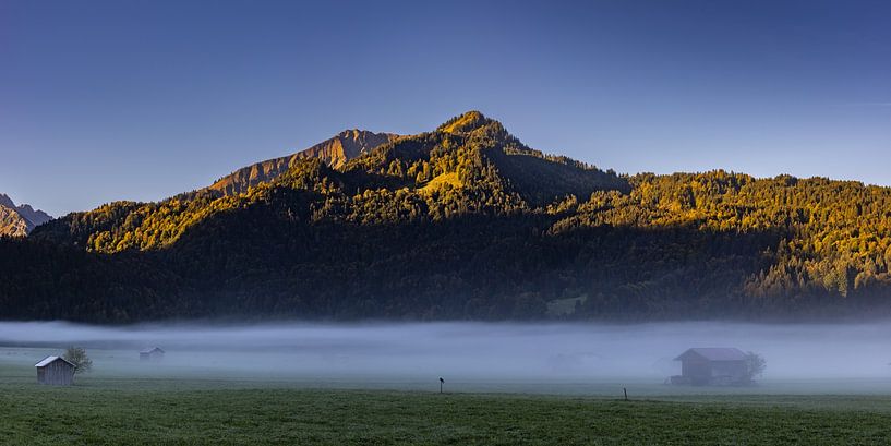 Sonnenaufgang im Herbst von Walter G. Allgöwer