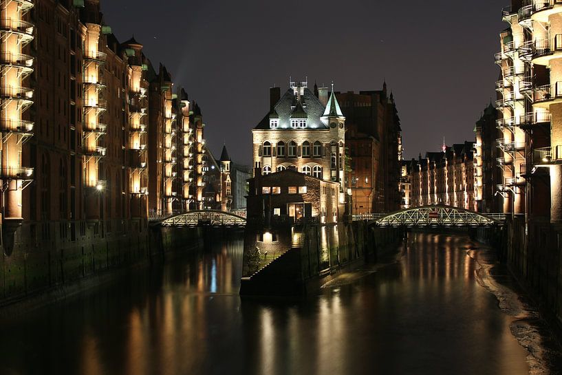 Hamburg by Hello Pompoyo
