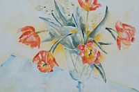 Zwierige tulpen in vaas