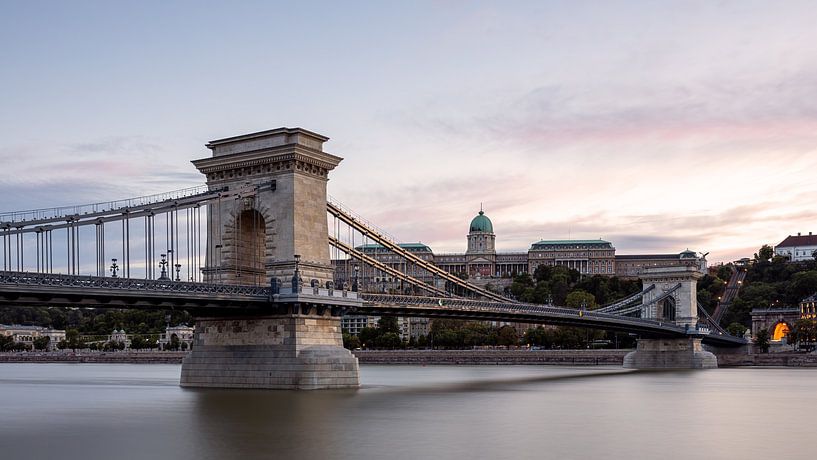 Die Kettenbrücke über der Donau in Budapest von Roland Brack