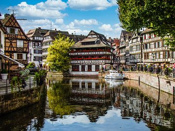 Vakwerkhuis Reflectie Ill Oude Stad Straatsburg Elzas Frankrijk van Dieter Walther