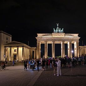 Berlijn - Brandenburger Tor bij nacht van t.ART