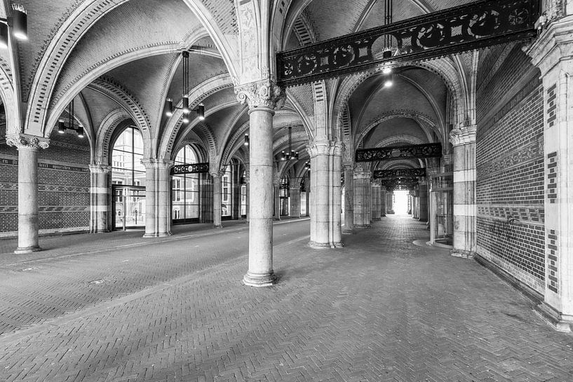 Verlassener Tunnel unter dem Rijksmuseum in Amsterdam an einem Werktag morgens von Sjoerd van der Wal Fotografie